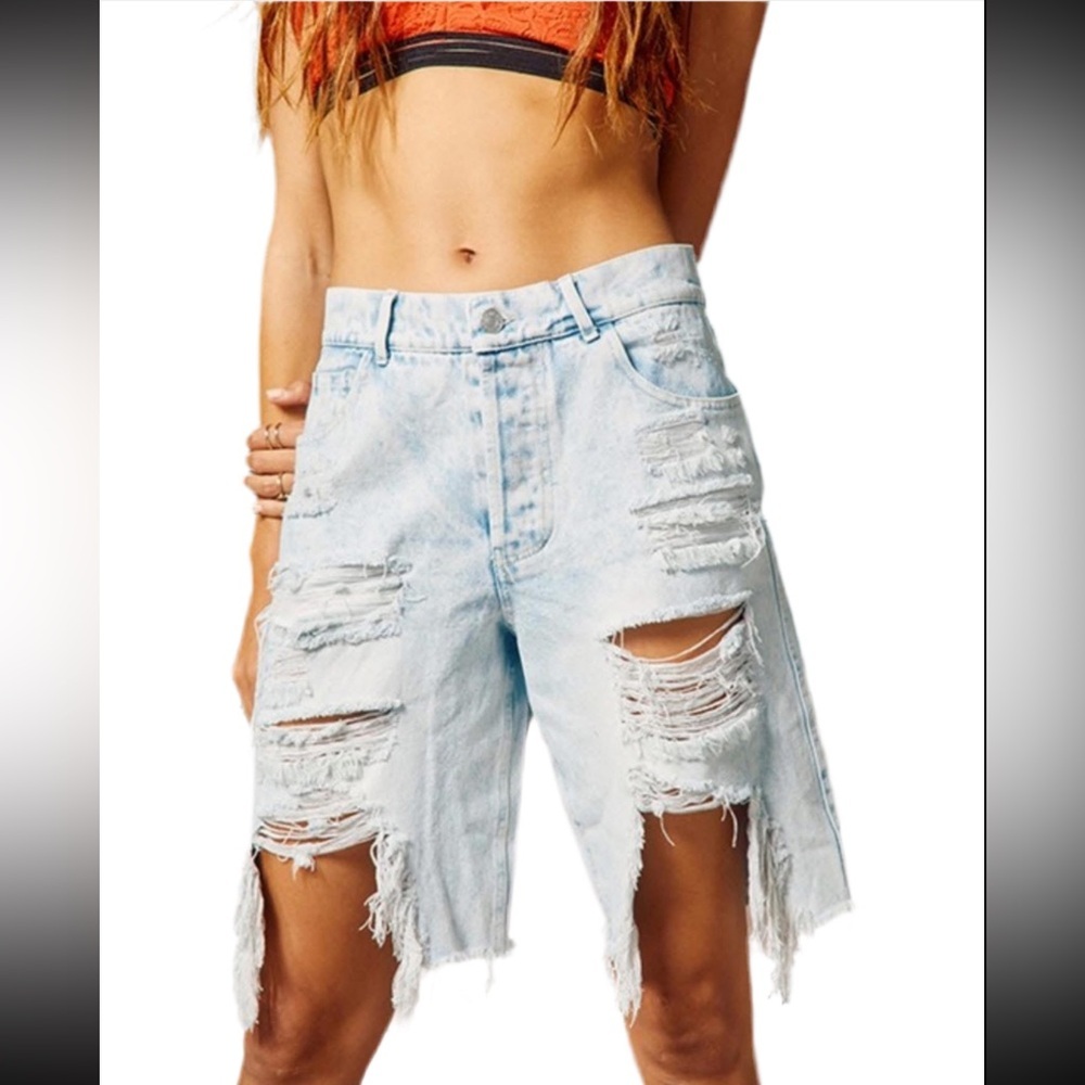 NWT - BUCKETLIST Distressed Bleached long shorts - size small